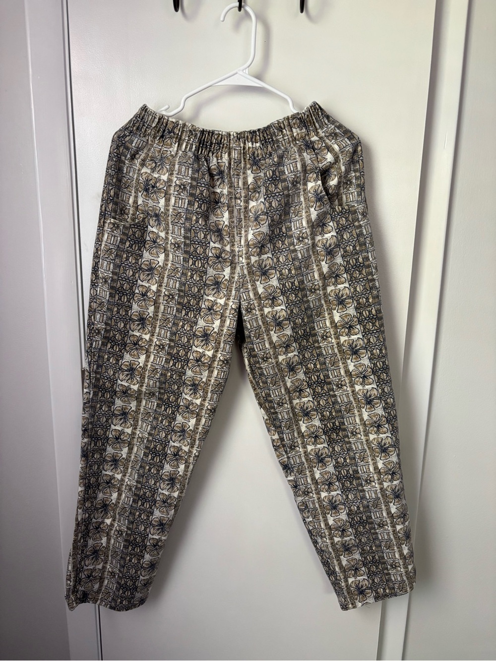 Vintage Tropical Floral Printed Relaxed Fit Cropped Pull On Pants